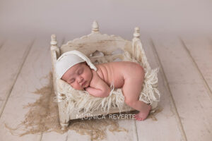 sesión de fotos de bebé recién nacido en estudio de madrid